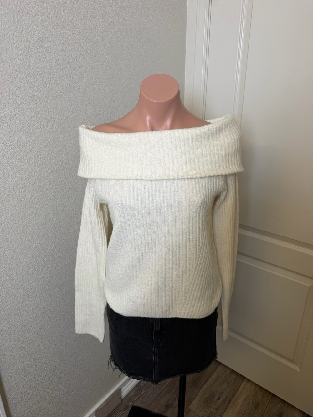 H&M Off-the-Shoulder Cream Ribbed Sweater